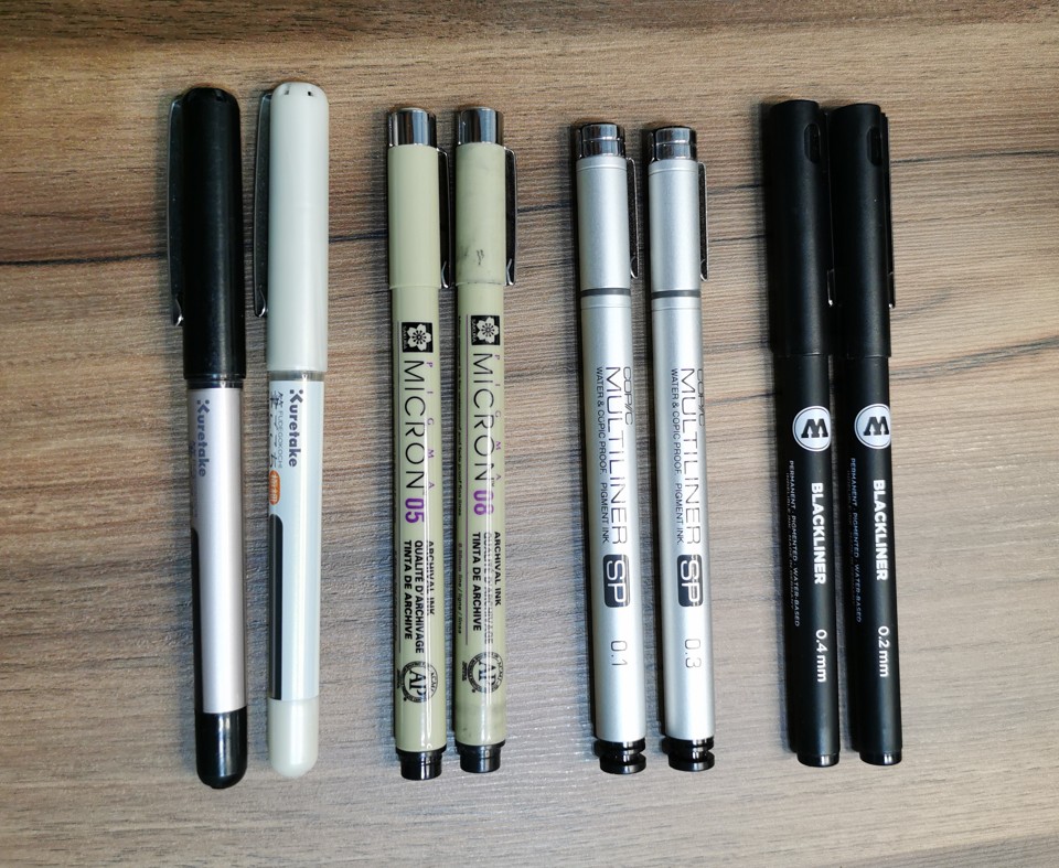 Herramientas del estudio — plumas y rotuladores de tinta