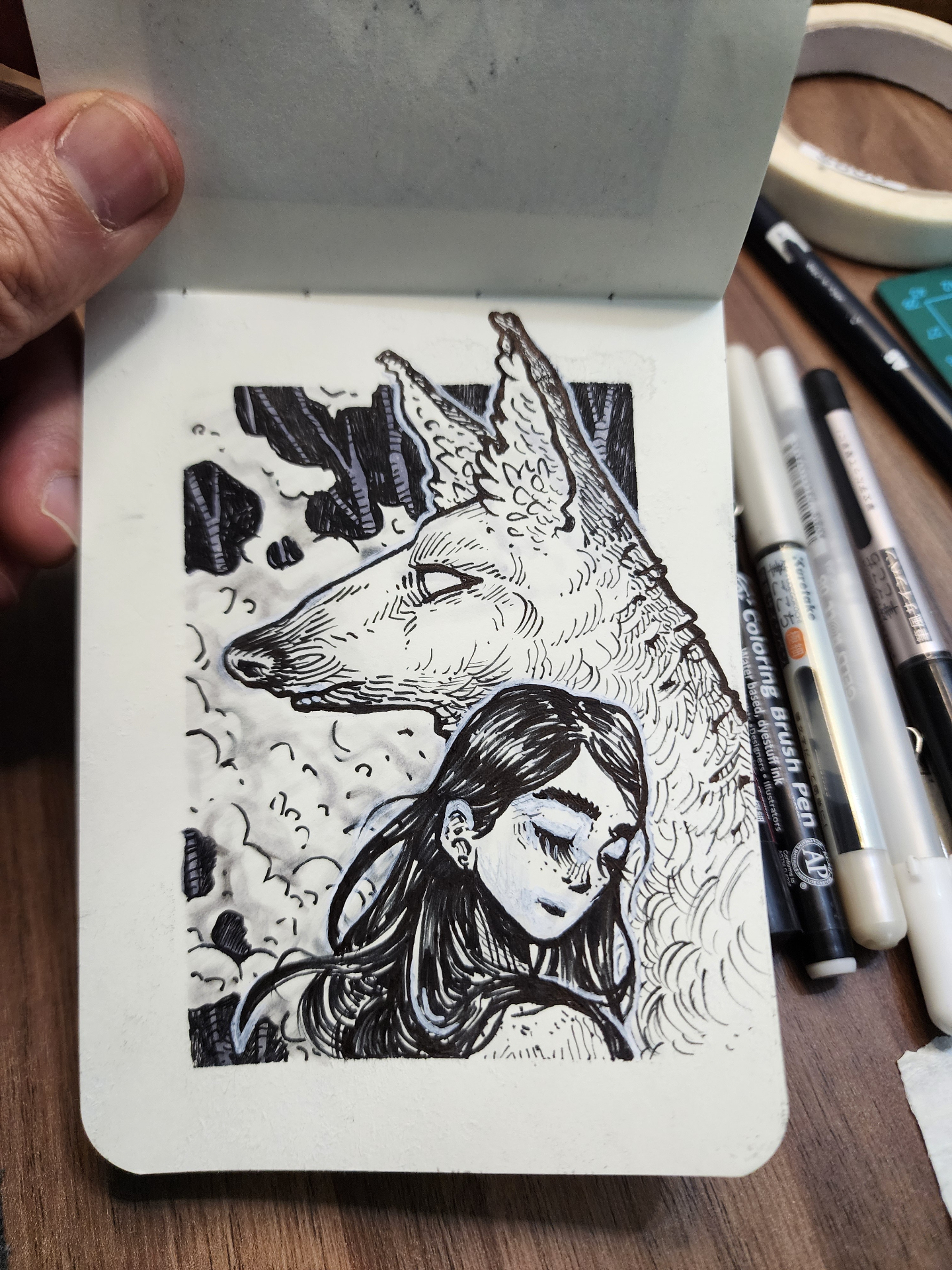 Página de sketchbook a tinta — loba y figura femenina